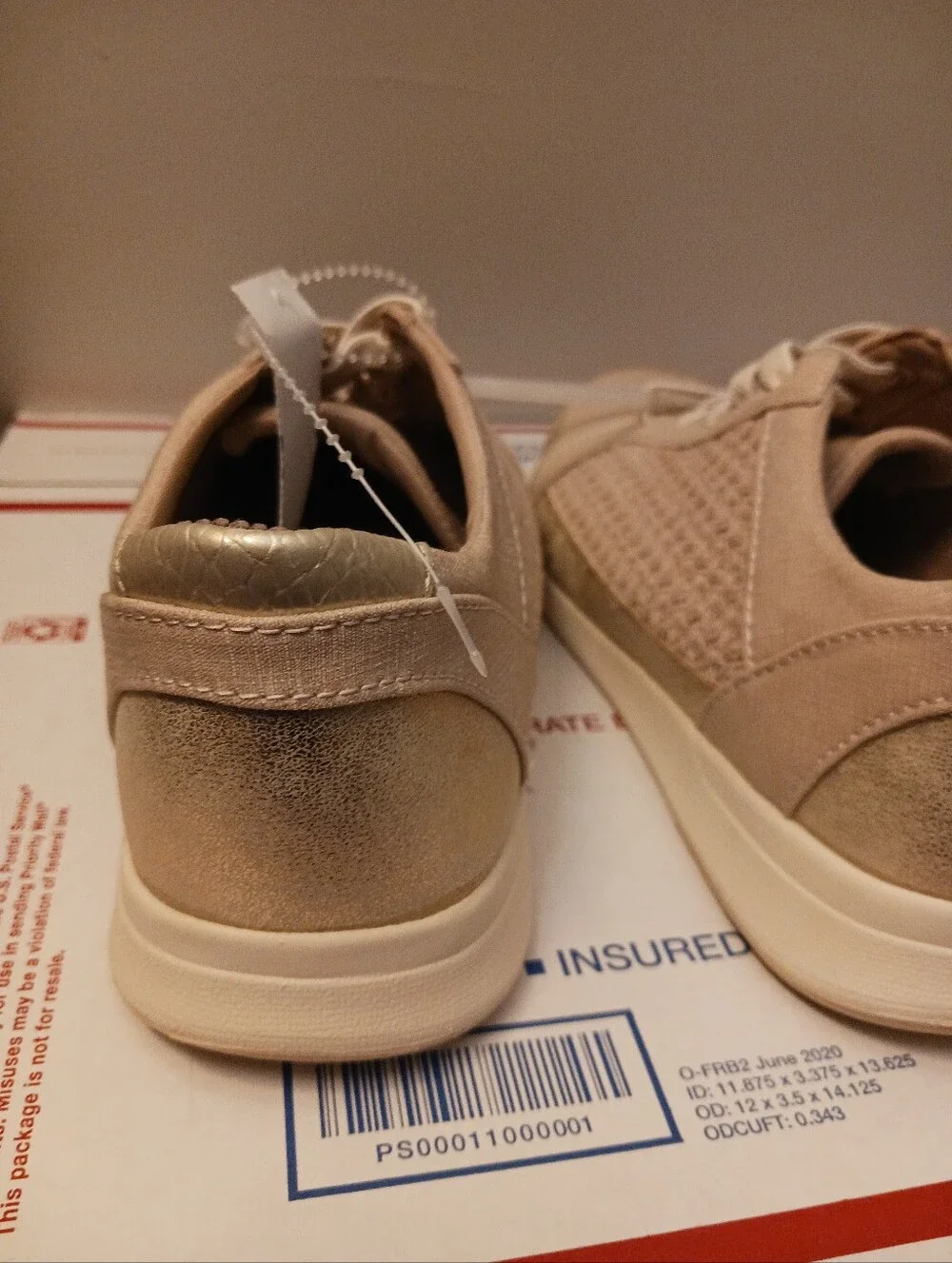 LifeStride Recover Sneakers Eggnog BZees Air Step Metallic Knit Women 8.5  New